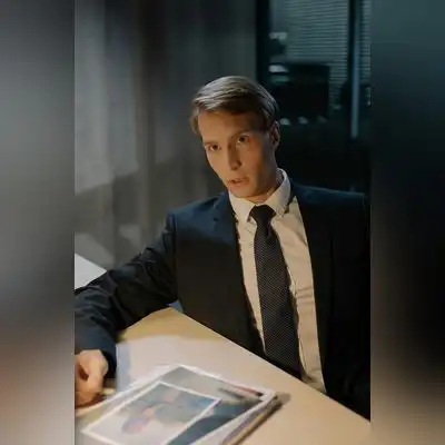 谈成柳